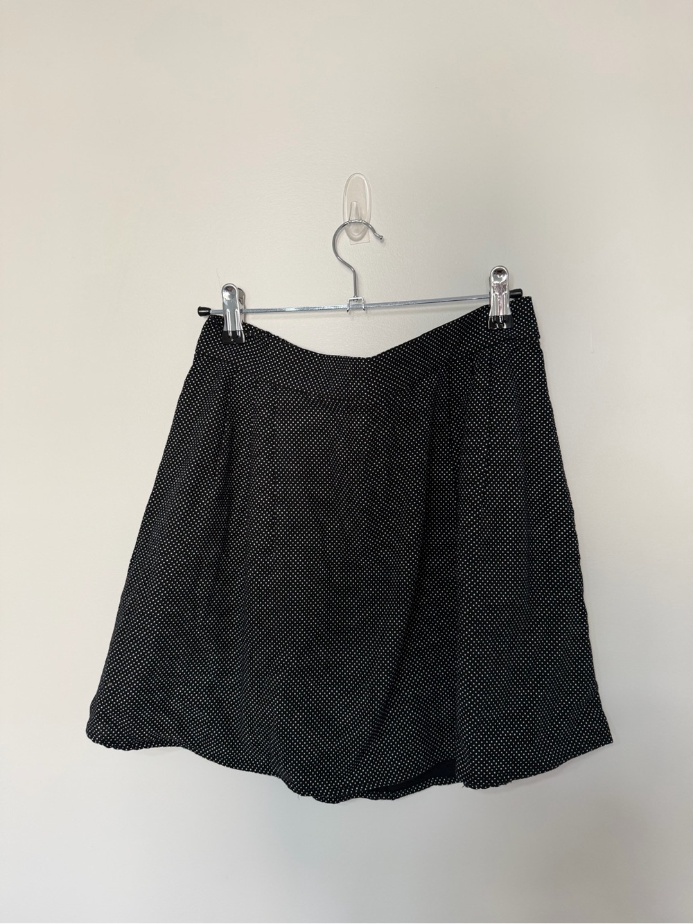 Black White Polka Dot Mini Skirt Women’s XS Flowy A-Line Stretch Pull On Casual